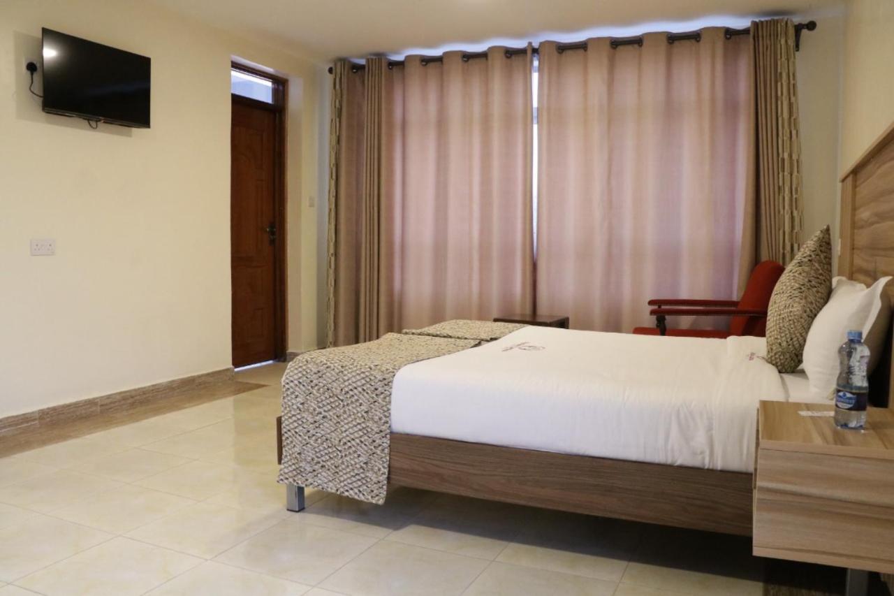 Paraiso Gardens Hotel Wote Exterior photo